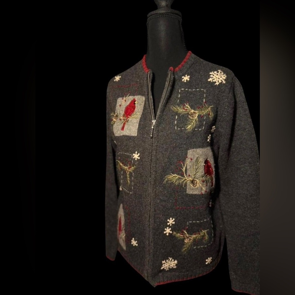 Croft & Barrow Gray Sweater with Red Accents